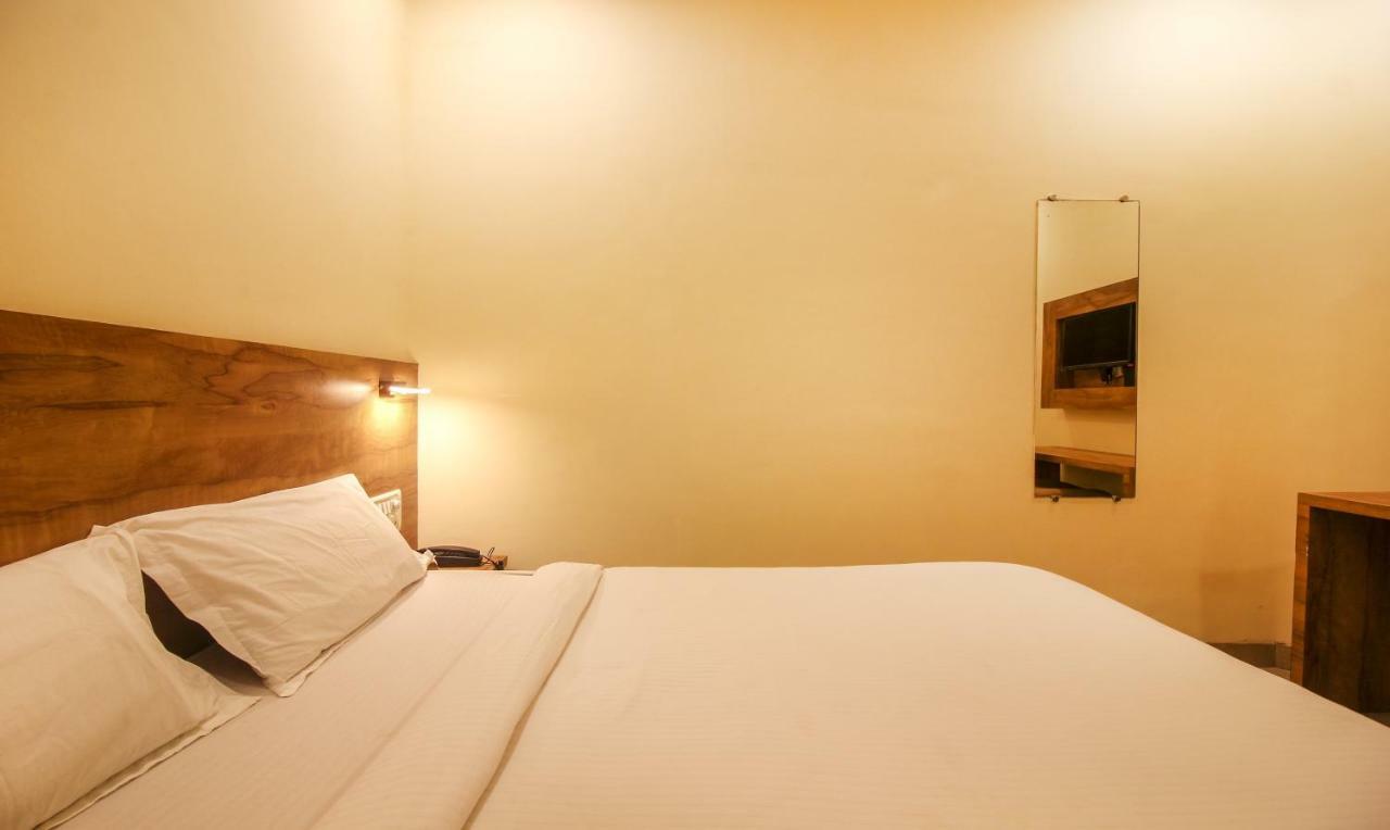 Tiba Hotel Bombay Extérieur photo